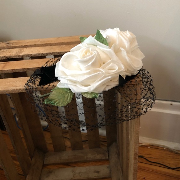 Vintage flower headpiece - Picture 5 of 6